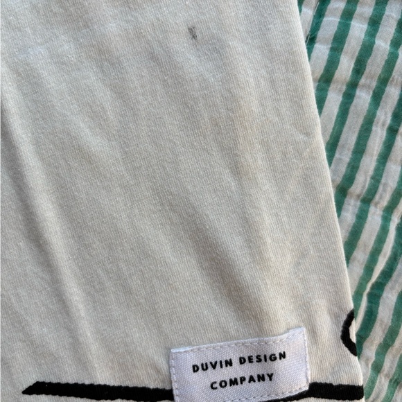 Duvin Design Medium T-shirt NWT. - Picture 3 of 5